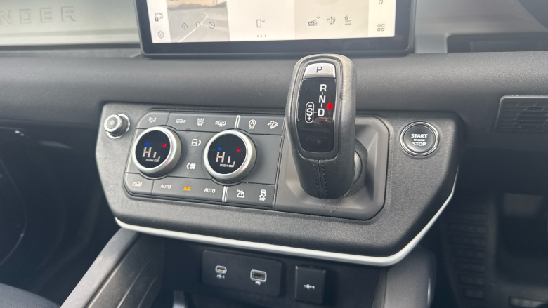 Land Rover Defender 3.0 D250 X-Dynamic SE 110 5dr Auto Diesel Estate